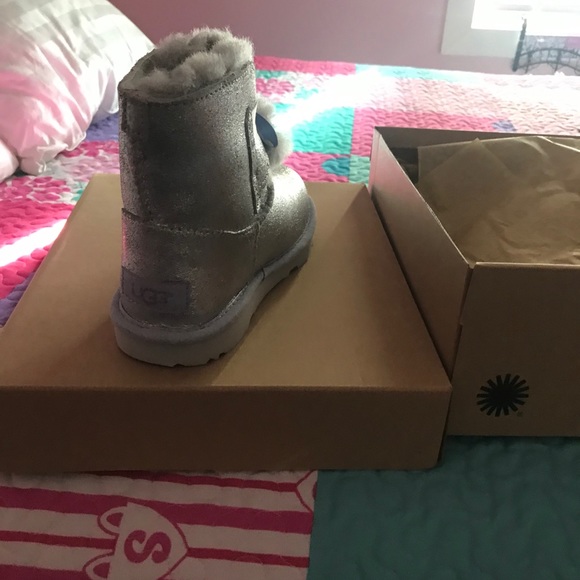 Ugg boots size 12 limited edition BRAND NEW $65-70 - Picture 3 of 8